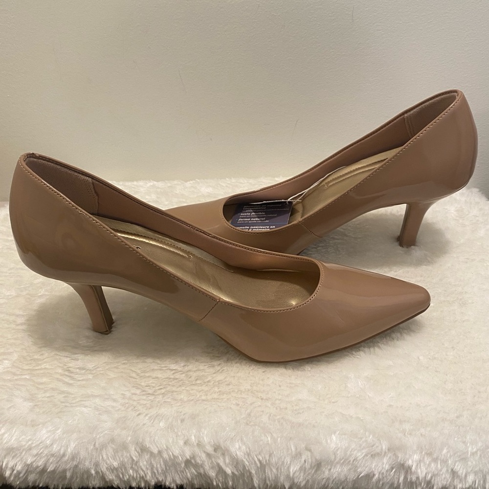Comfort Plus by Predictions Tan 3-Inch Heels Sized 8.5